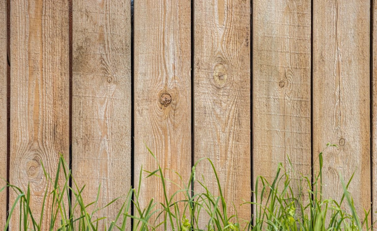 Fence Calculator: How Many Posts, Panels and Rails Do You Need?