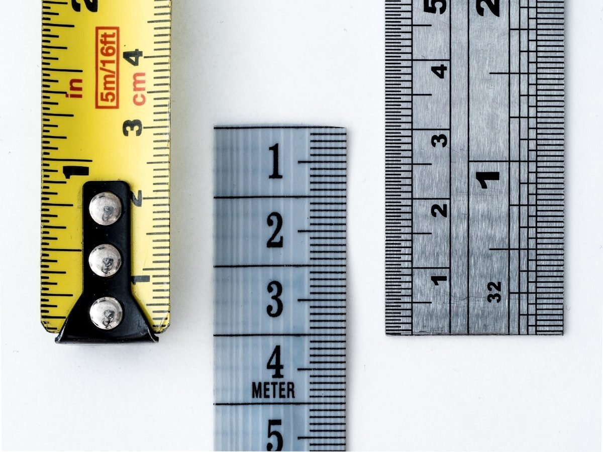 How to Measure a Room for Furniture (Free Calculator Included)