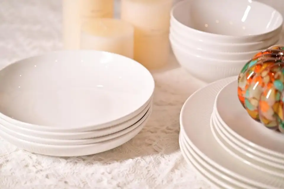 Dandilion Bone China Dinnerware Set, 16 Pieces, Service For 4, Plates, Dishes, Bowls Set, Microwave And Dishwasher Safe, Ivory White With Radial Lines